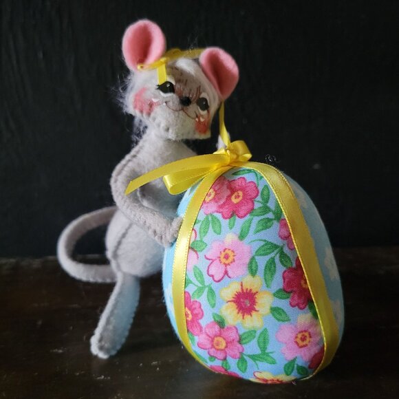 Annalee Lee Easter Girl Mouse with Large Floral Easter Egg, Easter Decor c. 2014 - Picture 3 of 8